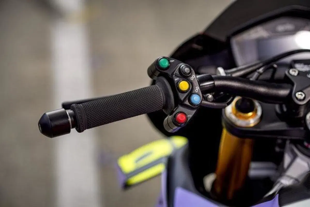 La Tuono è svanita in un lampo:  Aprilia aumenta la produzione della V4 X (17)