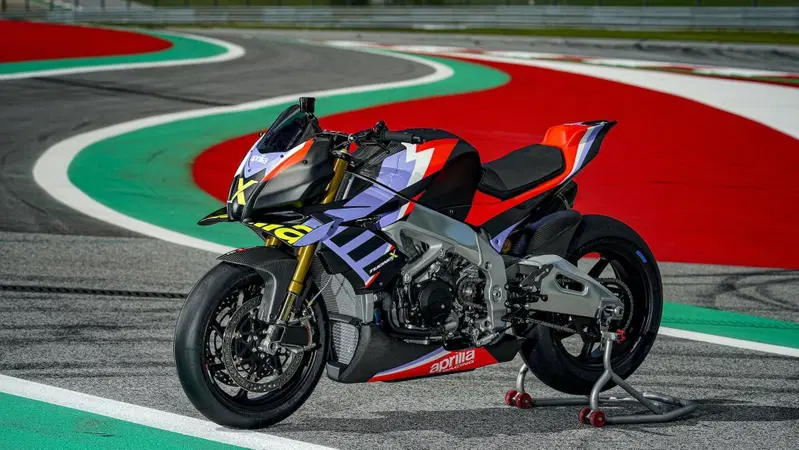 La super Tuono svanita in un lampo: Aprilia aumenta la produzione della V4 X