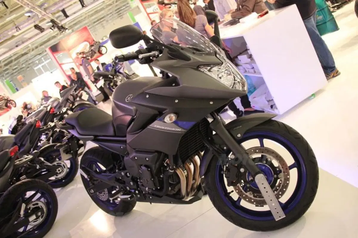 Intermot 2012: Yamaha, le altre novità: FZ8, XJ6, nuovo motore tre cilindri, concept e scooter! (4)