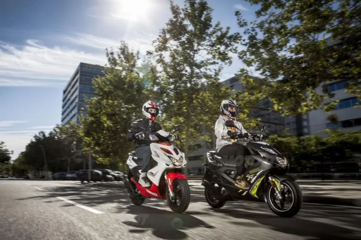 Intermot 2012: Yamaha, le altre novità: FZ8, XJ6, nuovo motore tre cilindri, concept e scooter! (17)