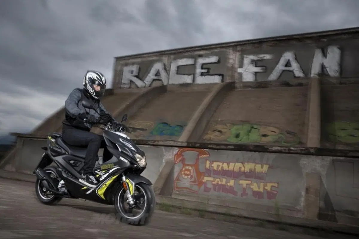 Intermot 2012: Yamaha, le altre novità: FZ8, XJ6, nuovo motore tre cilindri, concept e scooter! (22)