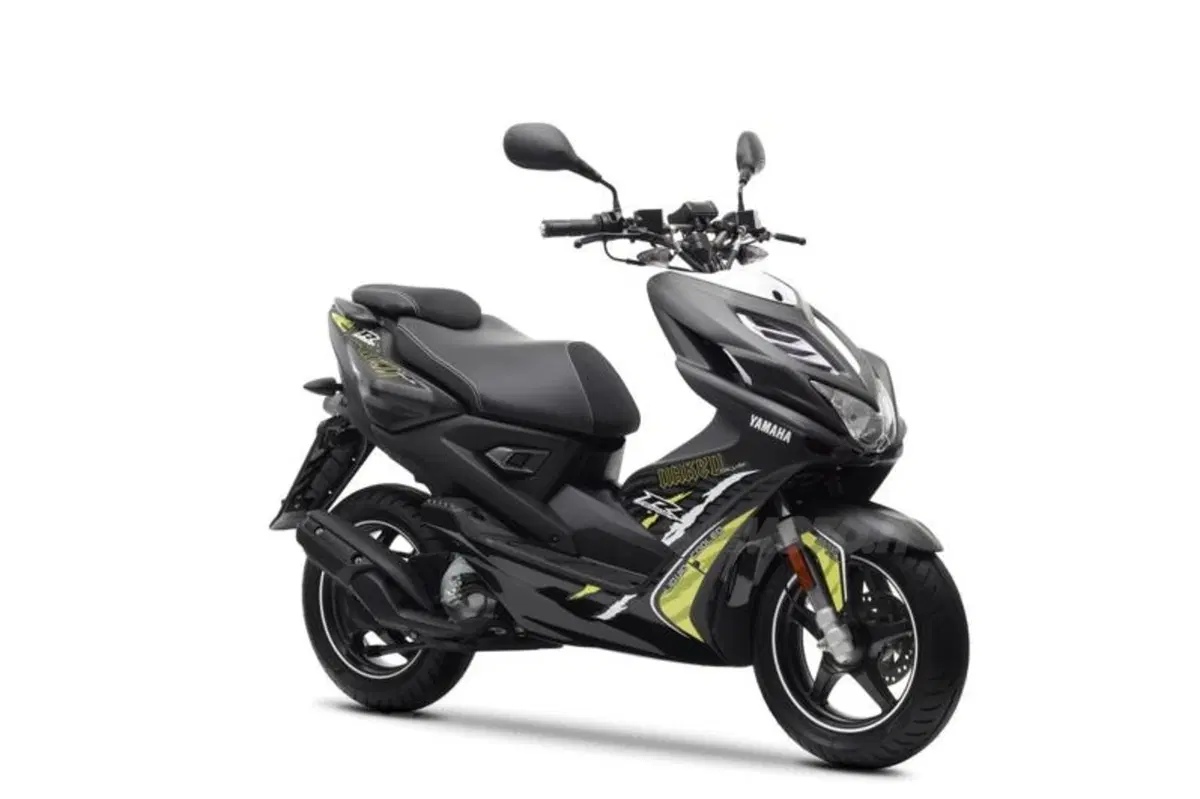 Intermot 2012: Yamaha, le altre novità: FZ8, XJ6, nuovo motore tre cilindri, concept e scooter! (26)