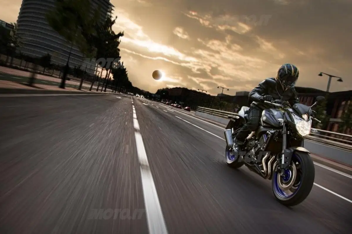 Intermot 2012: Yamaha, le altre novità: FZ8, XJ6, nuovo motore tre cilindri, concept e scooter! (27)