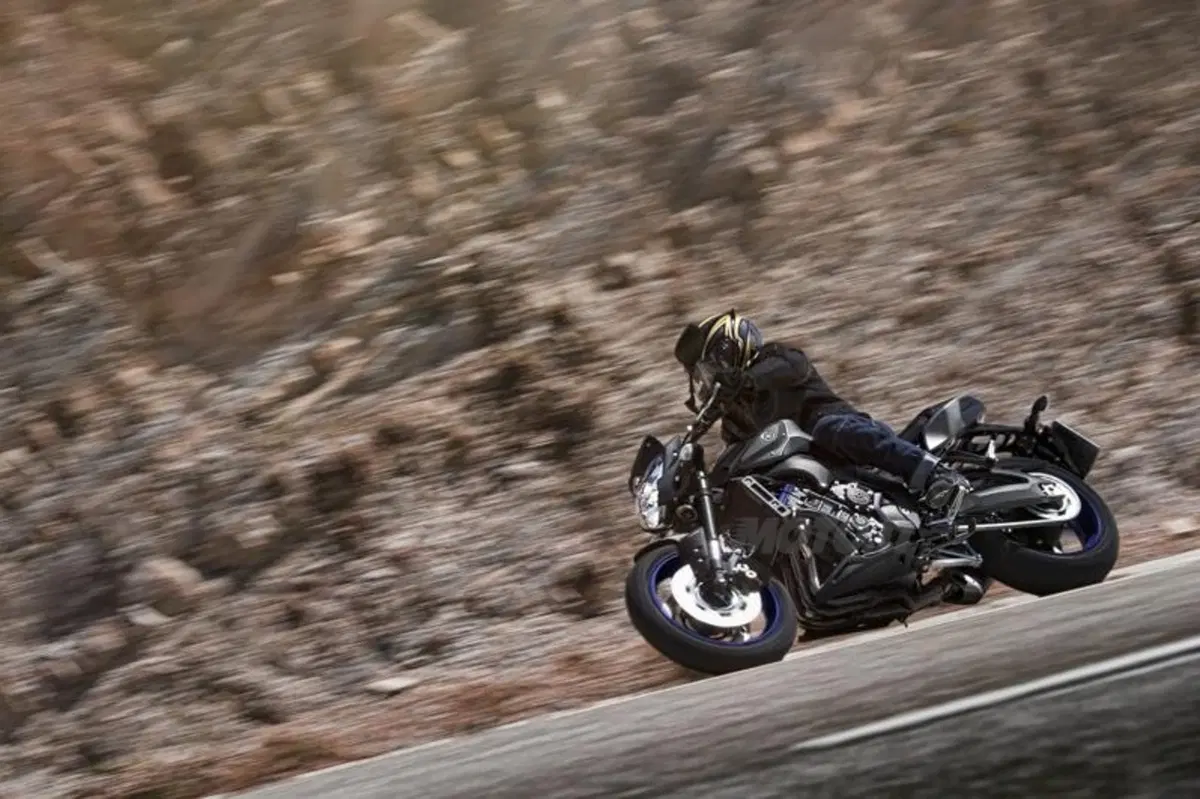 Intermot 2012: Yamaha, le altre novità: FZ8, XJ6, nuovo motore tre cilindri, concept e scooter! (31)