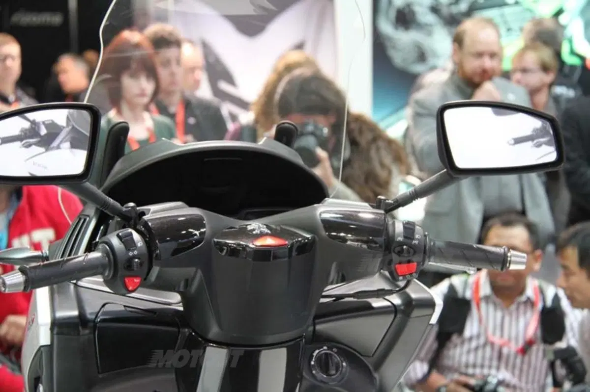 Intermot 2012: Peugeot Metropolis 400 (5)