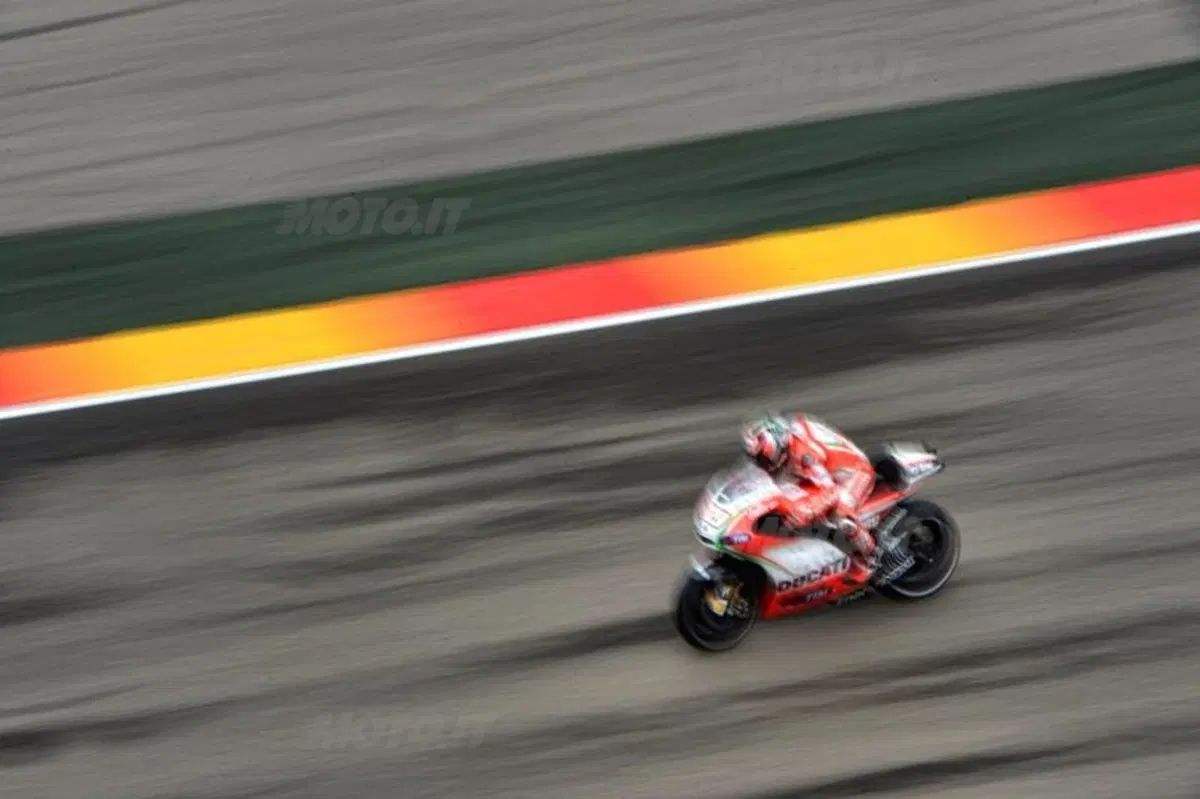 Le foto più spettacolari del GP di Aragon (2)