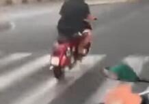 Vespa truccata vs maxi-scooter [VIDEO VIRALE]