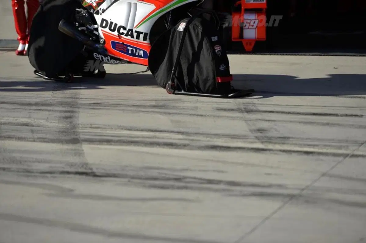 Le foto più spettacolari del GP di Aragon (7)
