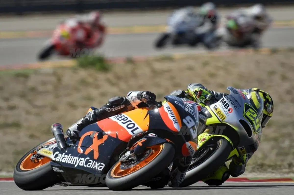 Le foto più spettacolari del GP di Aragon (10)