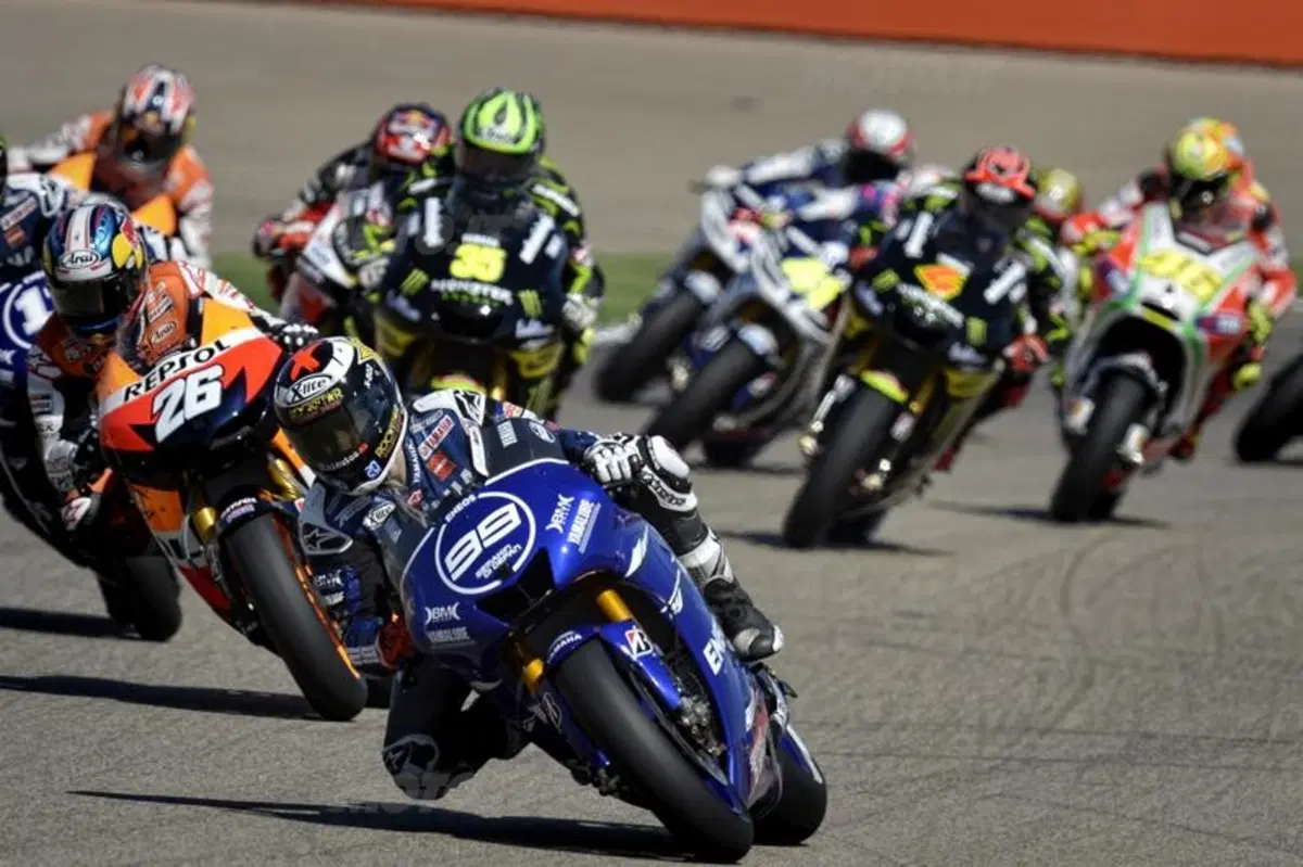 Le foto più spettacolari del GP di Aragon (11)
