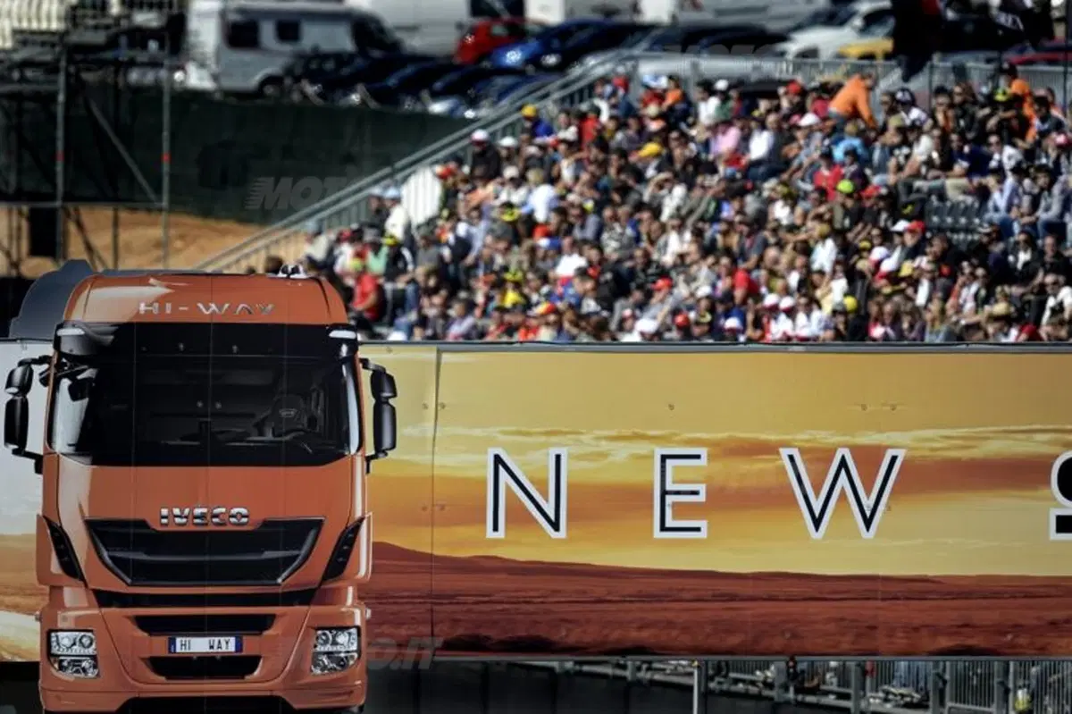 Le foto più spettacolari del GP di Aragon (15)