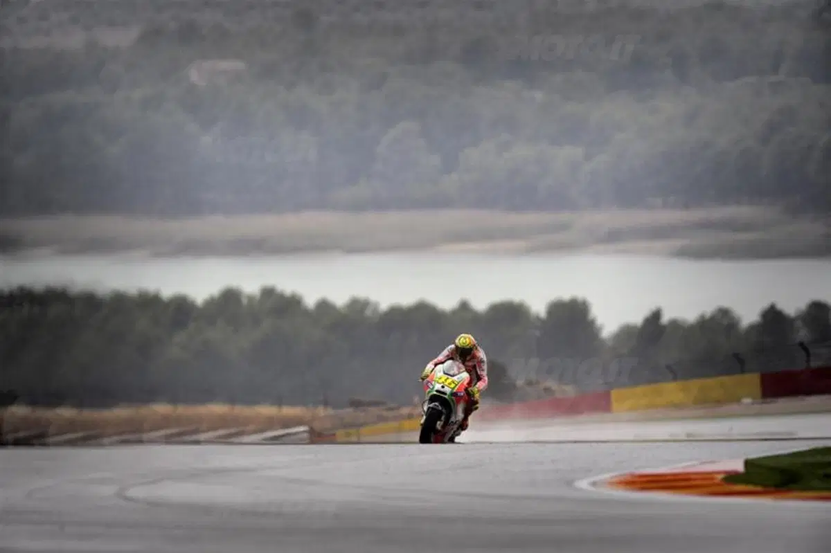 Le foto più spettacolari del GP di Aragon (23)