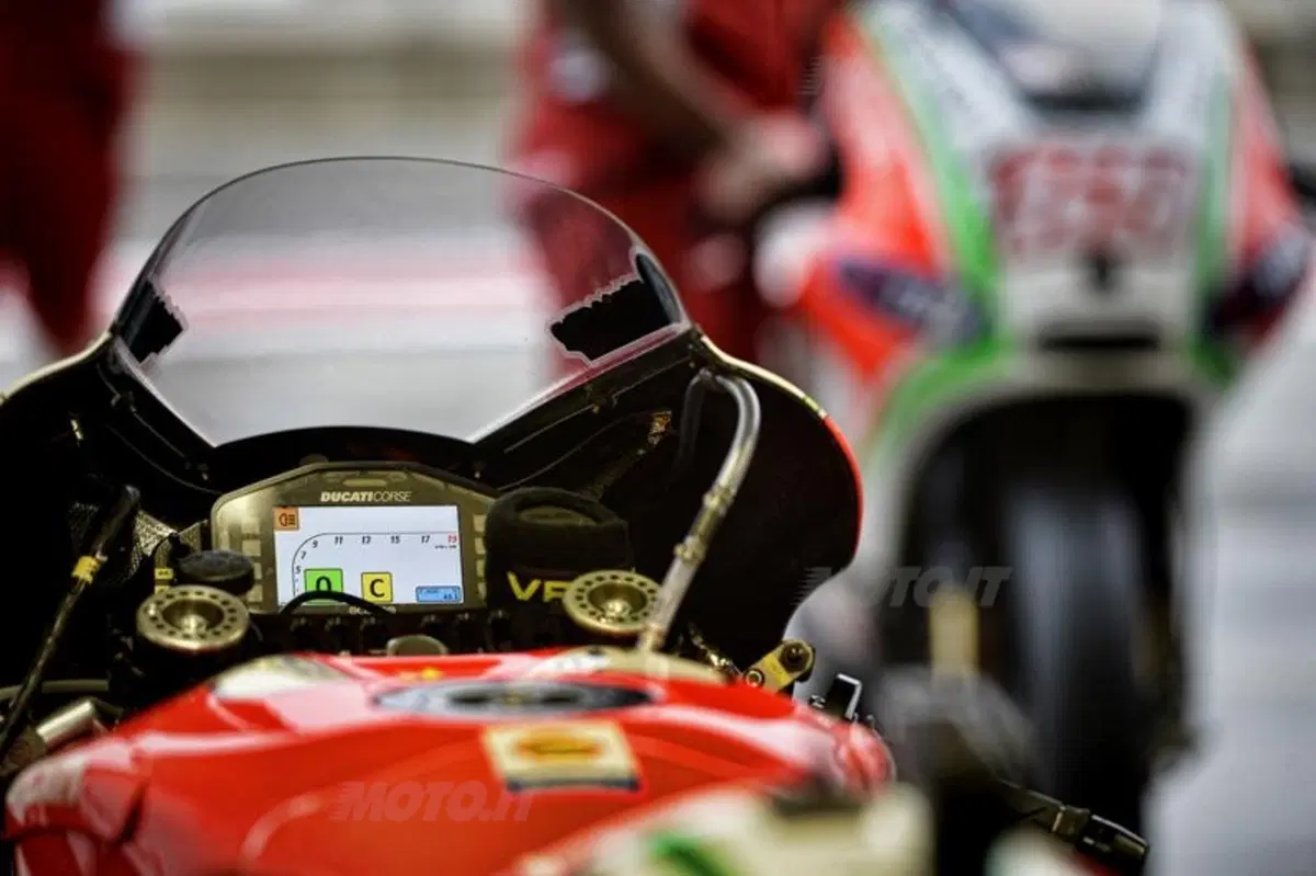 Le foto più spettacolari del GP di Aragon (25)