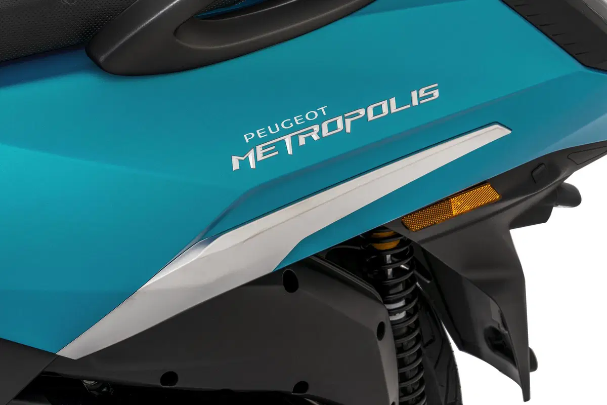 Nuovo Peugeot Metropolis: il tre ruote si rinnova con l'omologazione euro 5 e la connettività I-Connect (5)