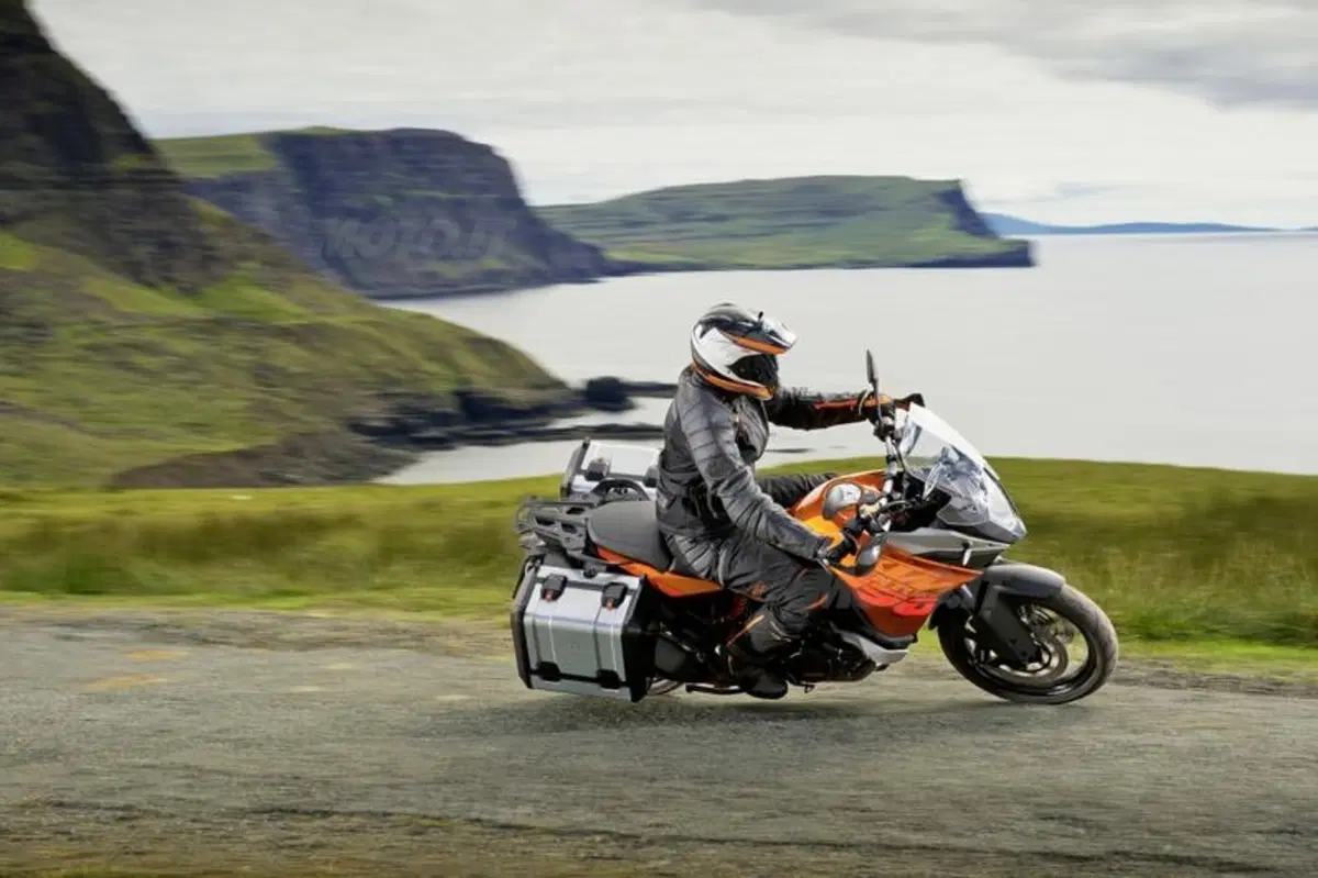 KTM Adventure 1190 ed R: svelati i prezzi (24)