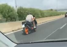 Il sorpasso: T-Max a palla e T-Maxista in carena. Ma l’automobilista smaschera la sceneggiata [VIDEO]