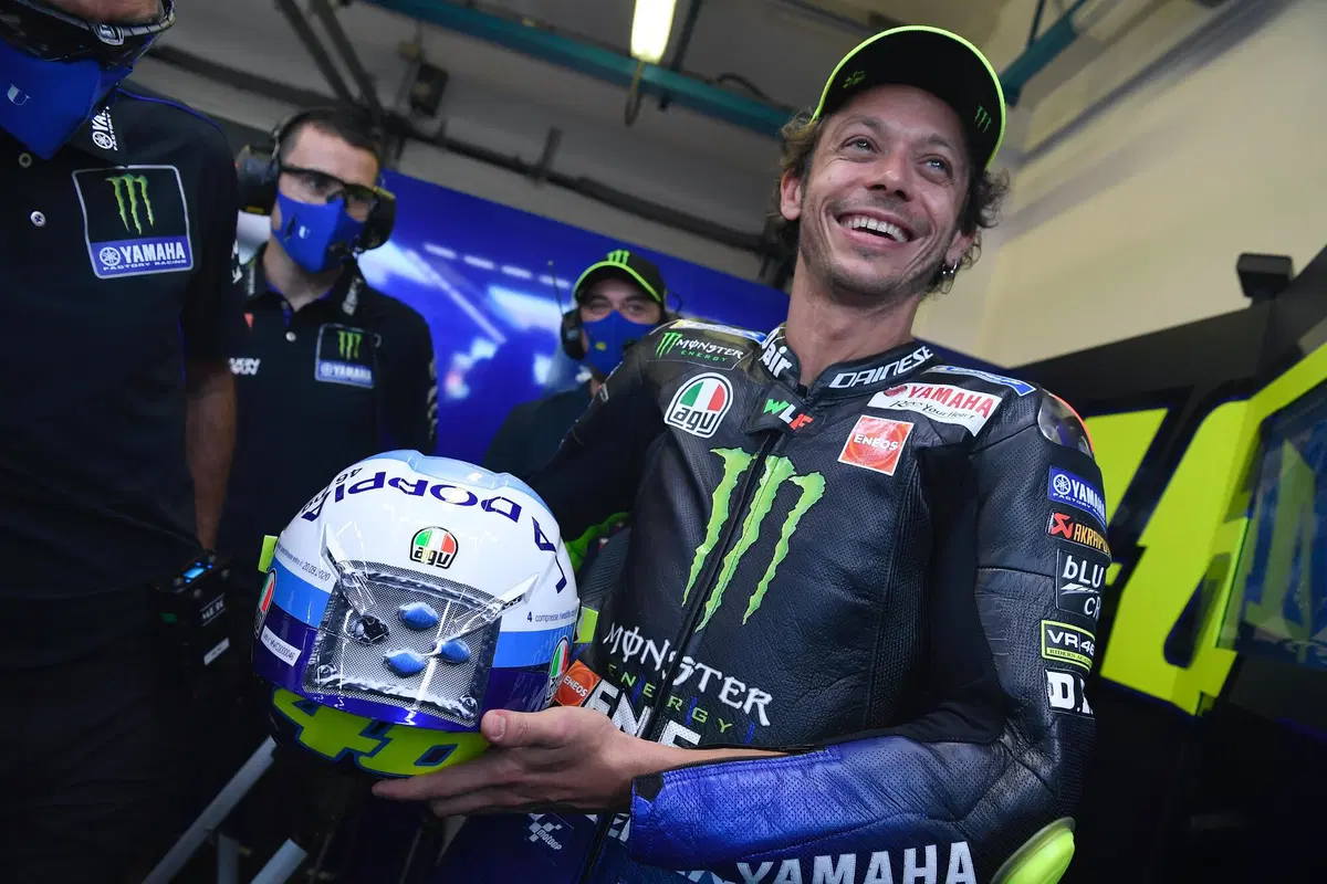 MotoGP 2020: il casco di Valentino Rossi al GP di San Marino e della Riviera di Rimini [GALLERY] (2)