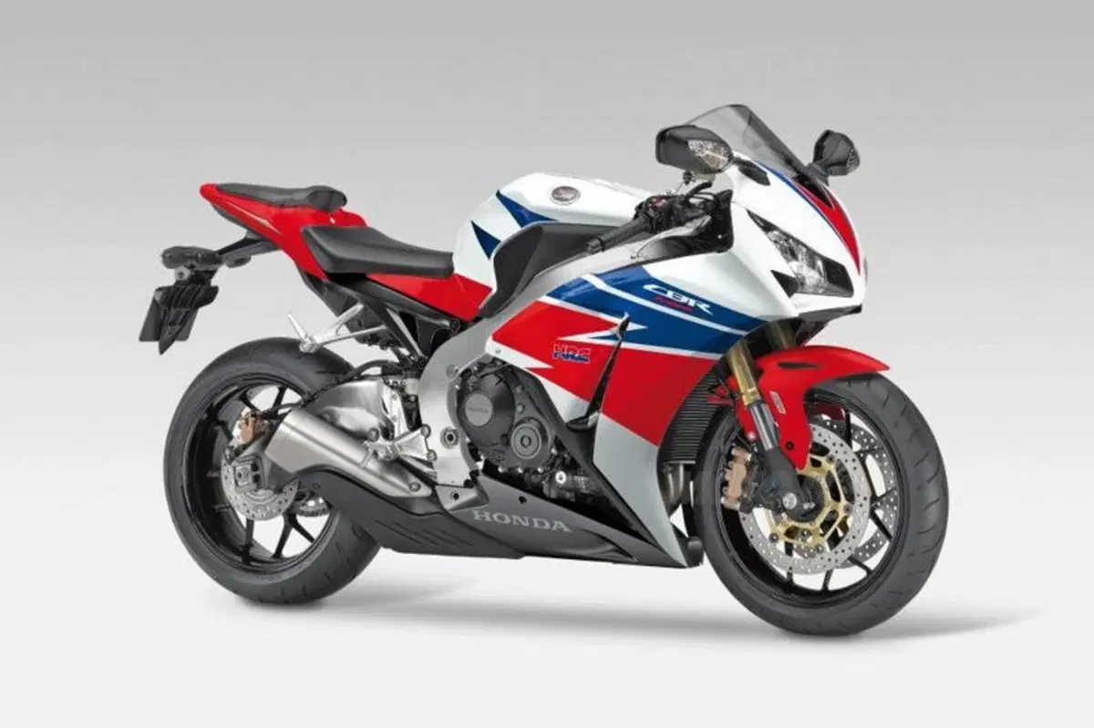 Honda CBR 1000 RR. A Magny Cours debuttano le grafiche 2013 (5)