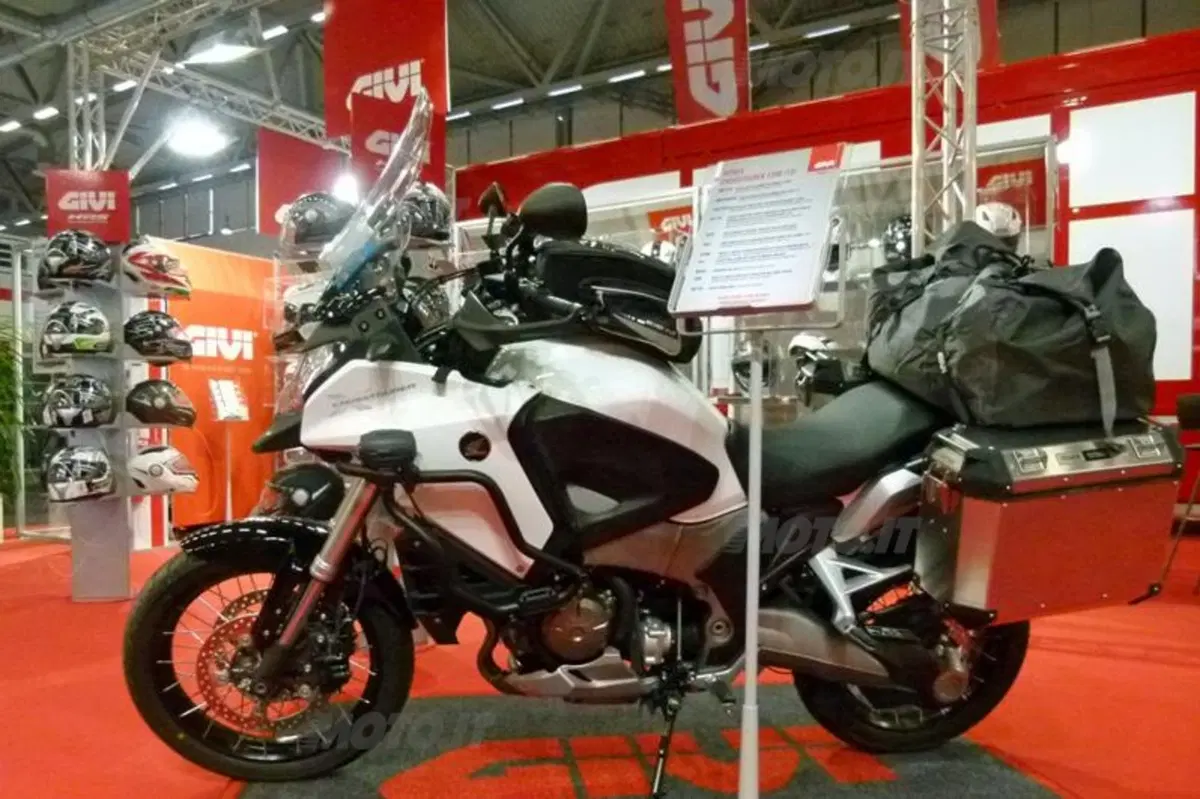 GIVI presenta a Colonia le nuove borse rigide Trekker Outback