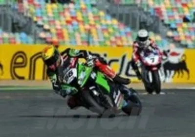 SBK a Magny Cours. Sykes in testa alla prima qualifica