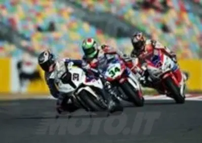 SBK a Magny Cours. Melandri conquista la pole provvisoria