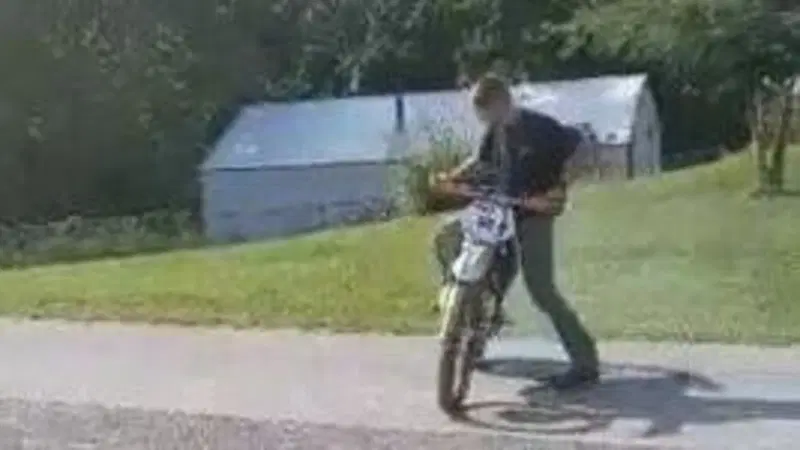 Moto fail: dal cerchio sull'asfalto a steso sull'asfalto &egrave; un attimo [VIDEO VIRALE]