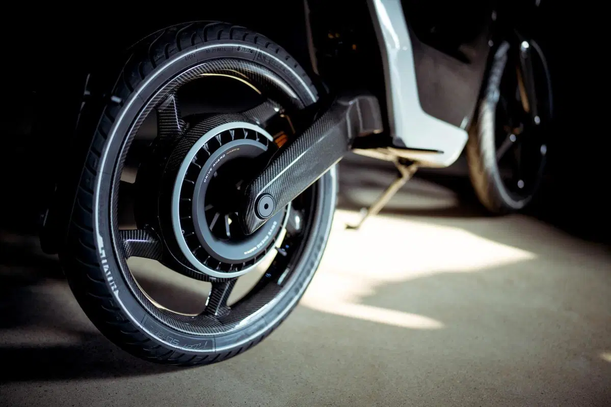 Novus, la moto elettrica da sogno (12)