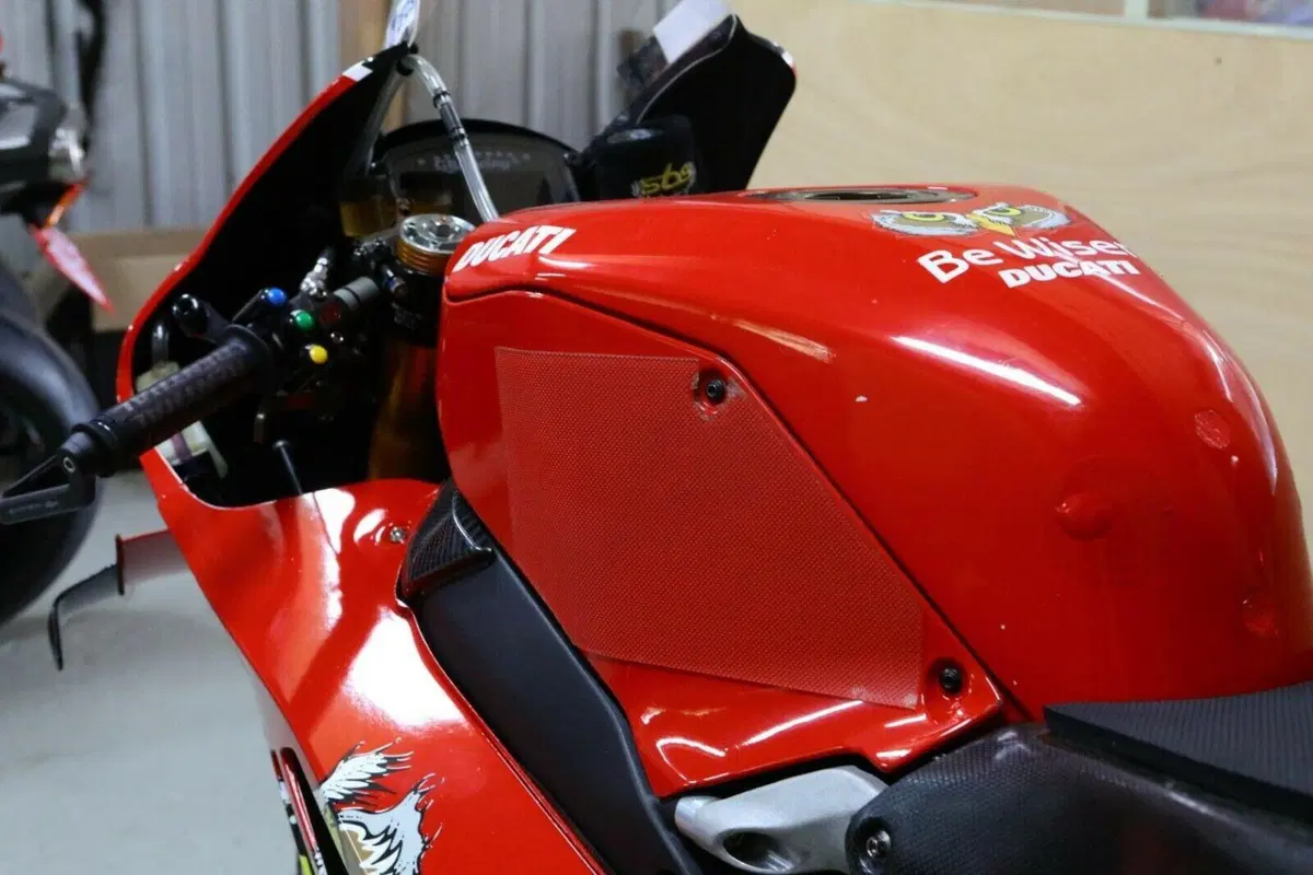 Superbike: all'asta la Ducati Panigale V4R BSB di Scott Redding [GALLERY] (18)