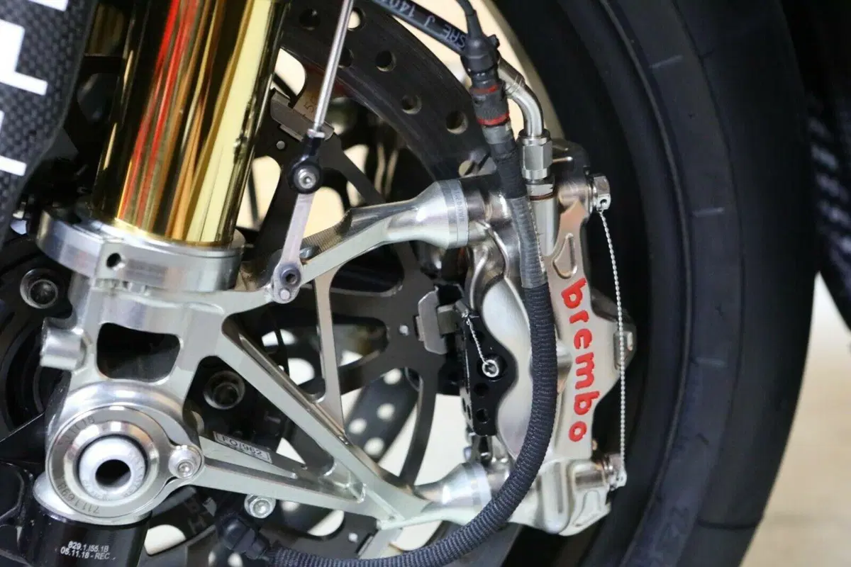 Superbike: all'asta la Ducati Panigale V4R BSB di Scott Redding [GALLERY] (19)