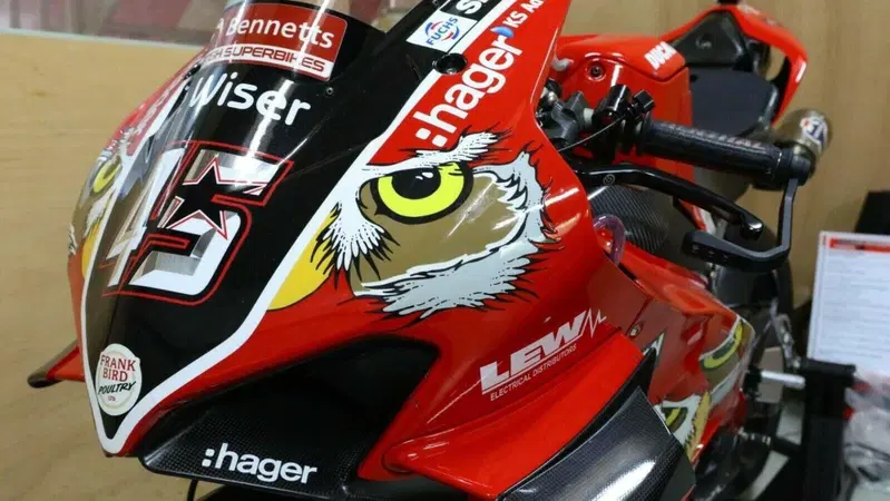 Superbike: all'asta la Ducati Panigale V4R BSB di Scott Redding [GALLERY]