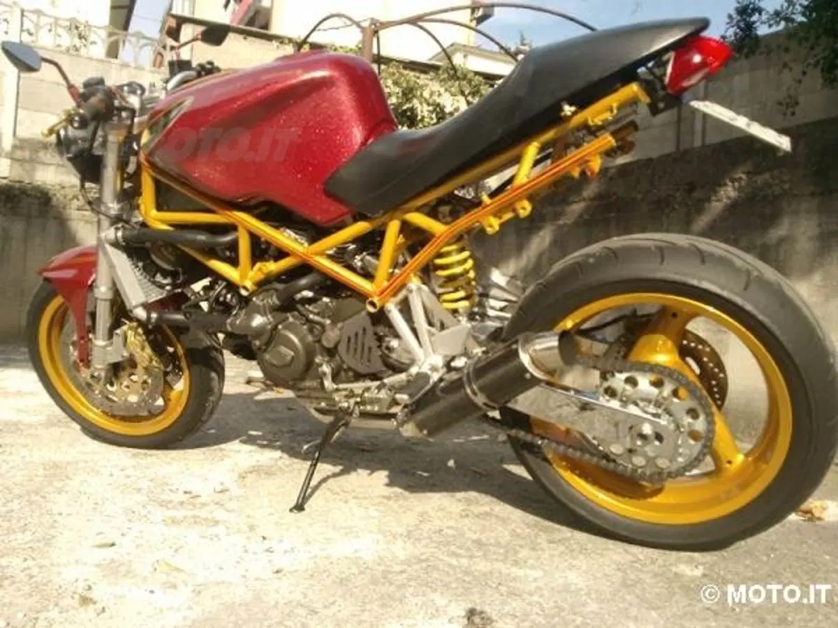 Le strane di Moto.it: Ducati ST2 Naked (2)