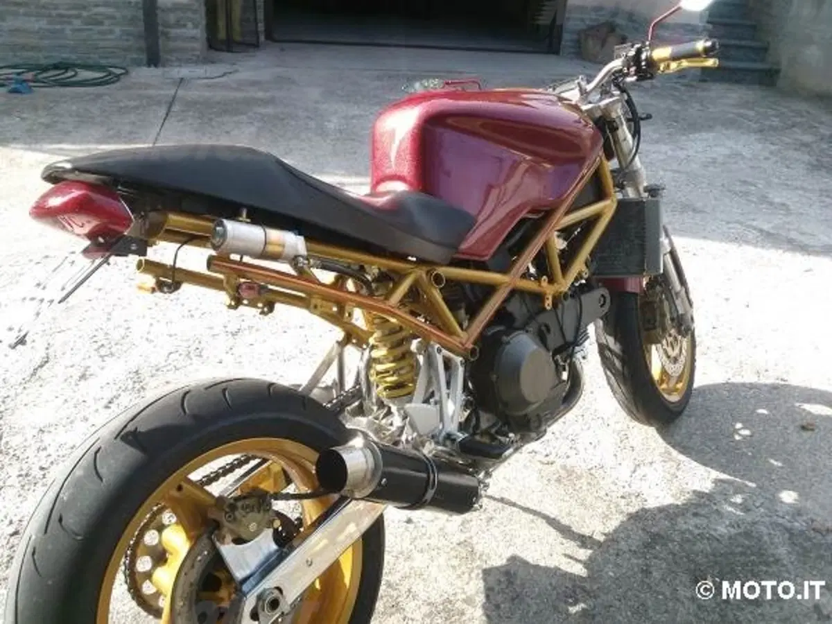 Le strane di Moto.it: Ducati ST2 Naked (3)