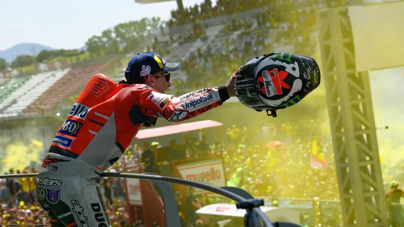 MotoGP, Tardozzi (Ducati): "Lorenzo racconta le cose secondo il suo punto di vista"