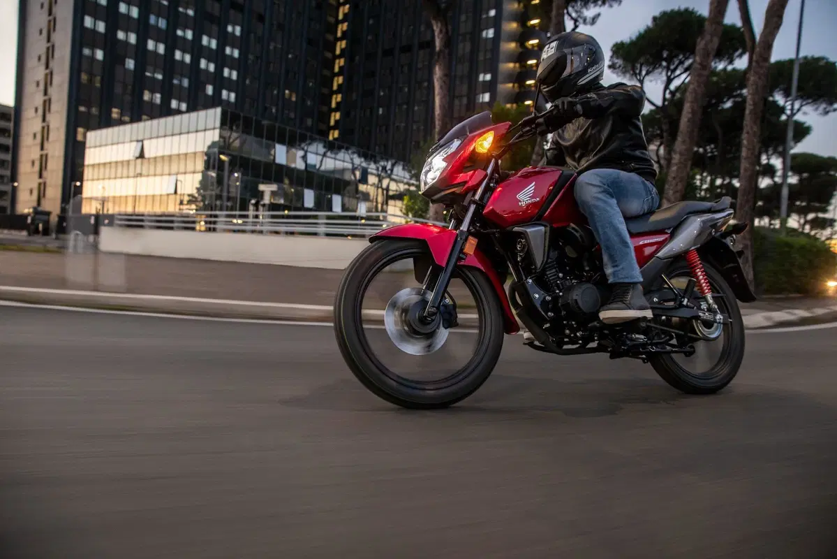 Honda CB 125F, euro 5 e record di consumo! (18)