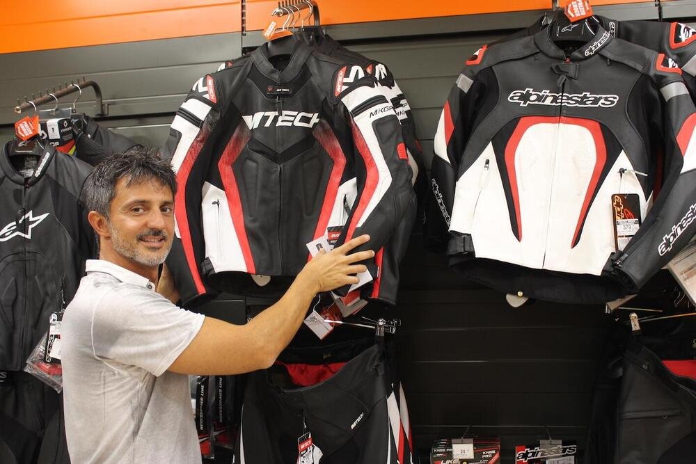 Patrick Cervizzi mostra una giacca MTech, marchio recentemente acquisito da Wheelup