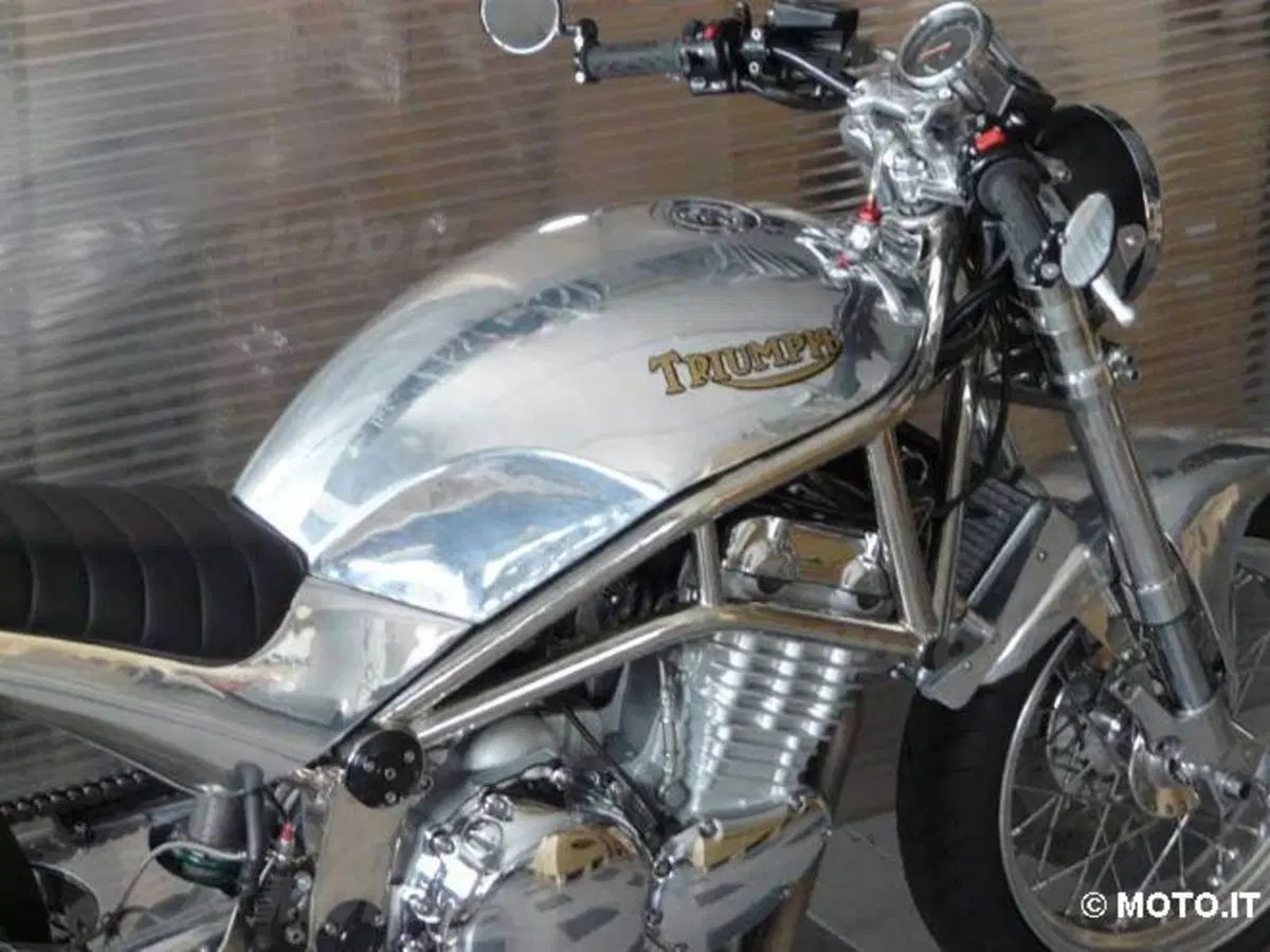 Le strane di Moto.it: Triumph Thunderbird (2)