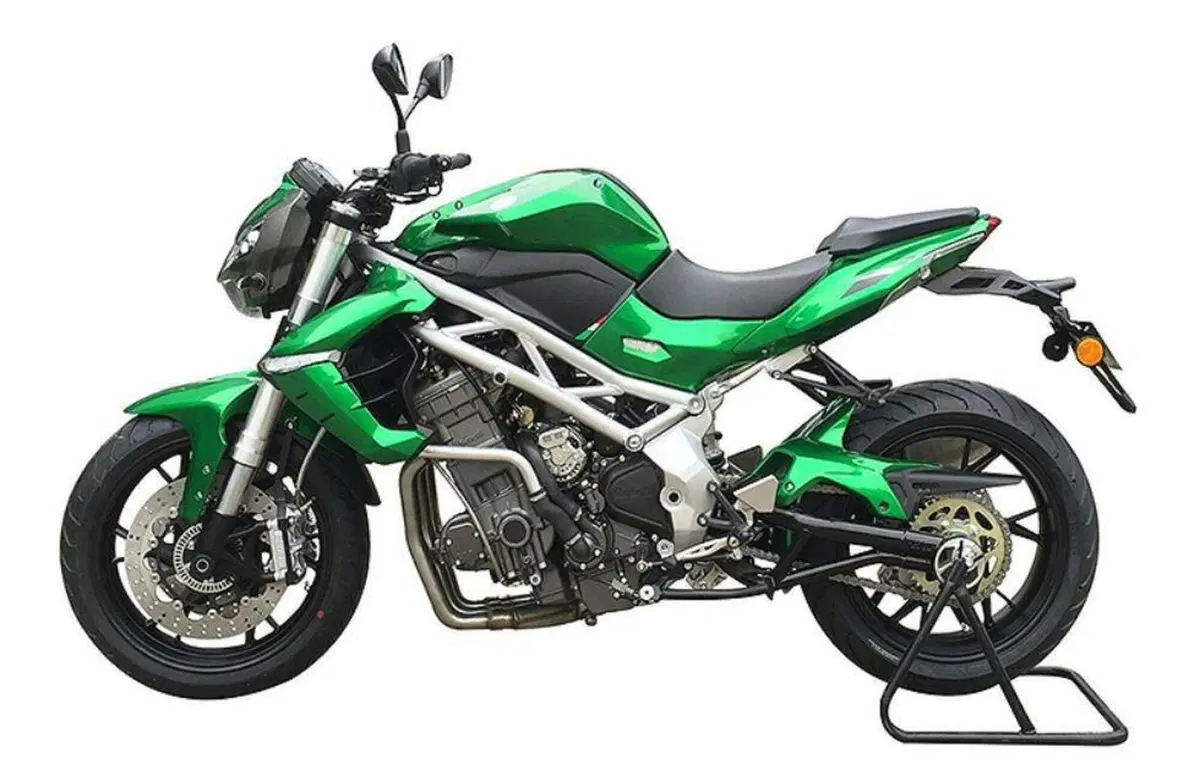Benelli rilancia la gamma 3 cilindri 900 e annuncia la TRK800