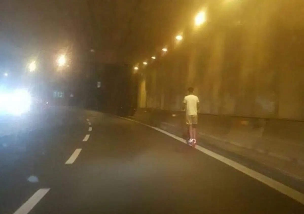 Monopattini, l'ennesima follia: in autostrada&nbsp;sull&rsquo;A24 Roma-l&rsquo;Aquila