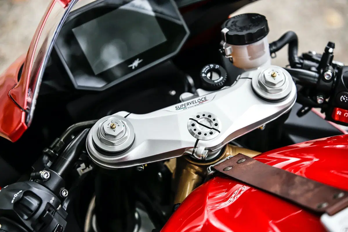 MV Agusta Superveloce 800 test. Paradosso temporale (3)