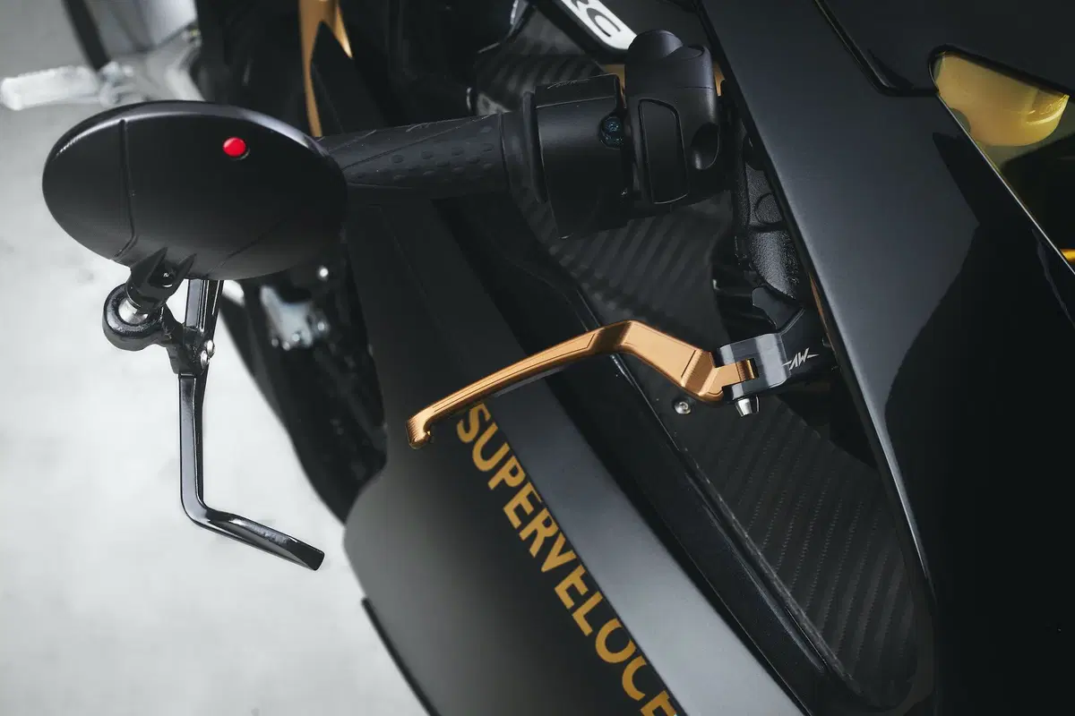 MV Agusta Superveloce 800 test. Paradosso temporale (3)