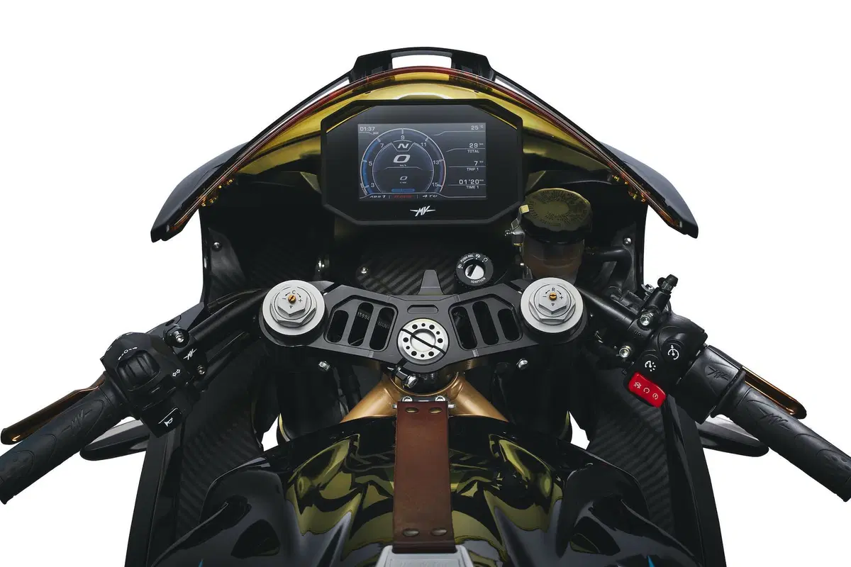 MV Agusta Superveloce 800 test. Paradosso temporale (5)
