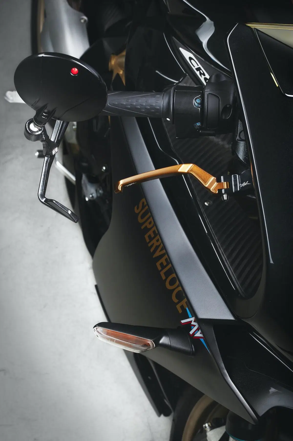 MV Agusta Superveloce 800 test. Paradosso temporale (9)