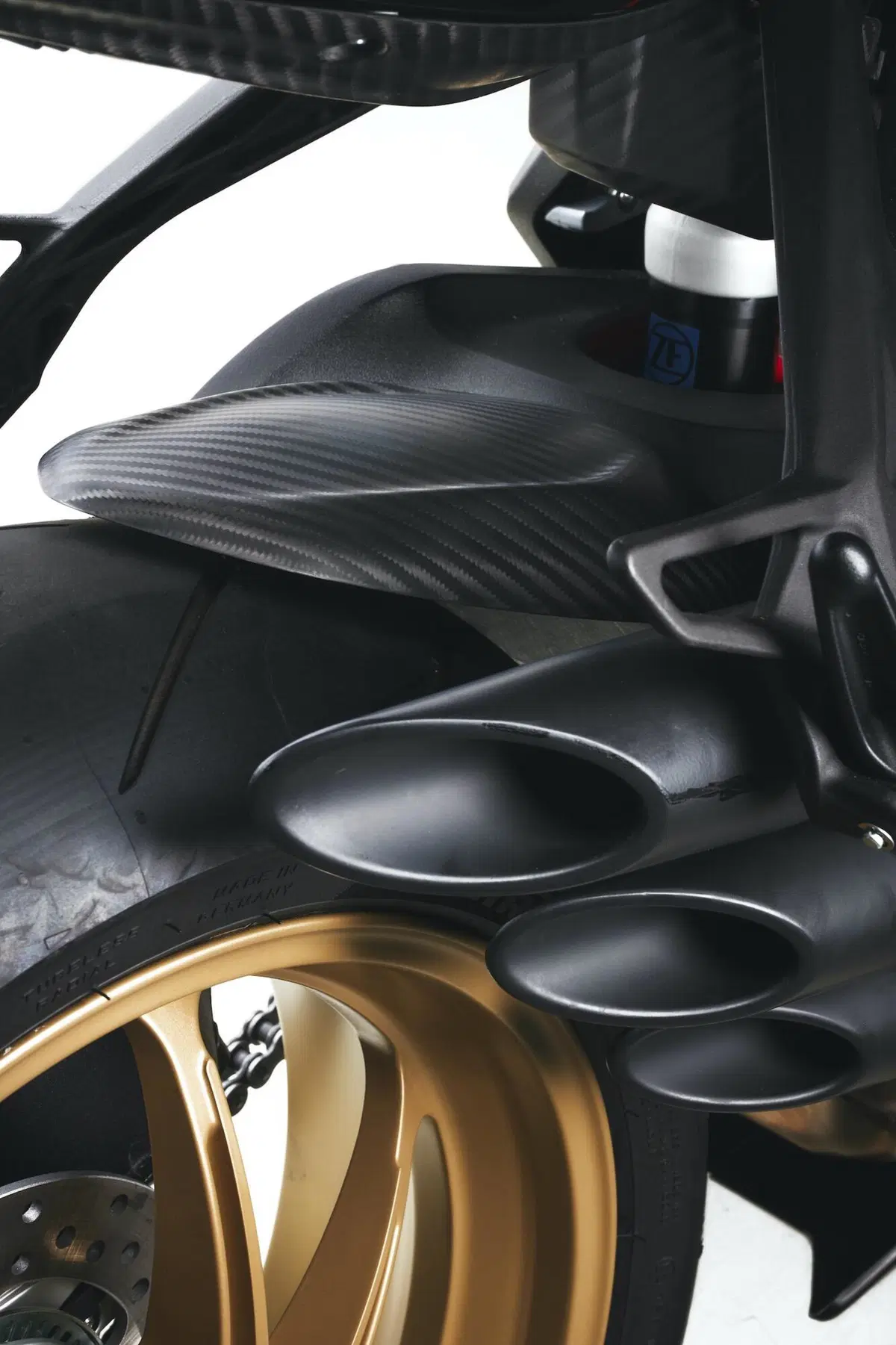 MV Agusta Superveloce 800 test. Paradosso temporale (12)