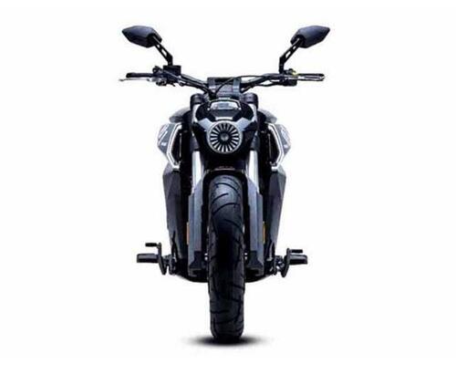 Benda LF-01. La Diavel a quattro cilindri (4)