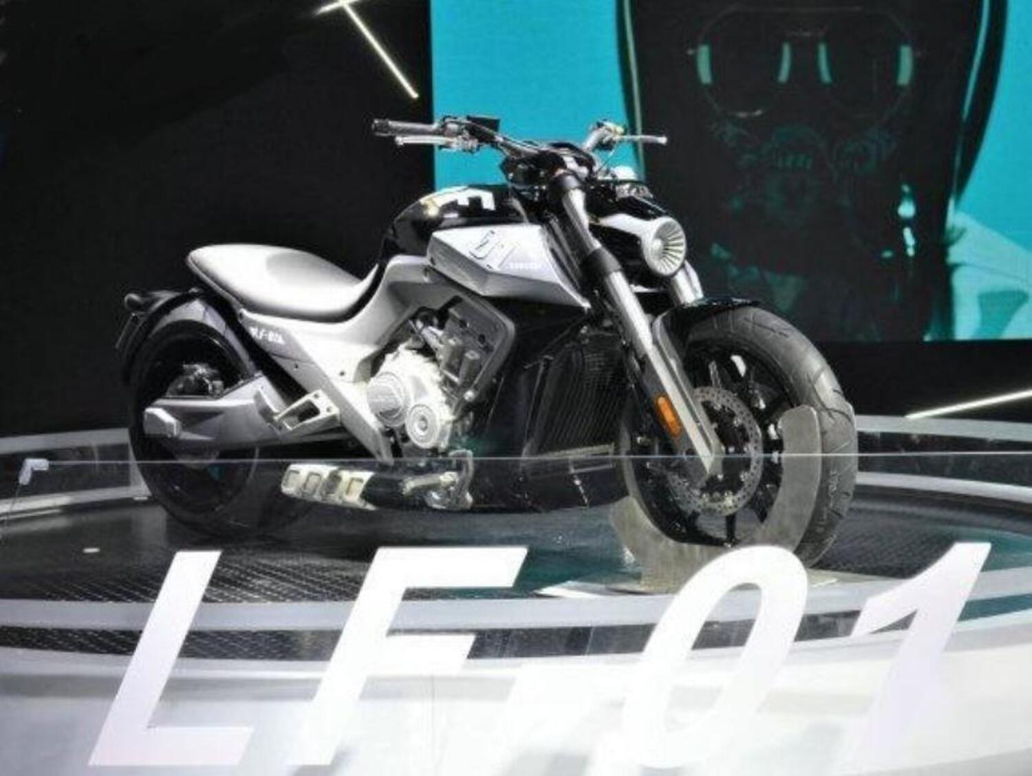 Benda LF-01. La Diavel a quattro cilindri