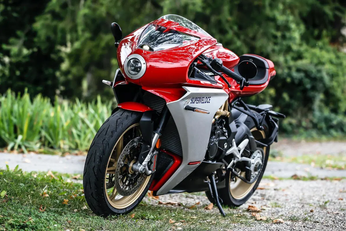 MV Agusta Superveloce 800 test. Paradosso temporale (11)