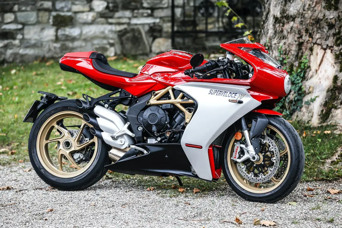 MV Agusta Superveloce 800 test. Paradosso temporale (13)