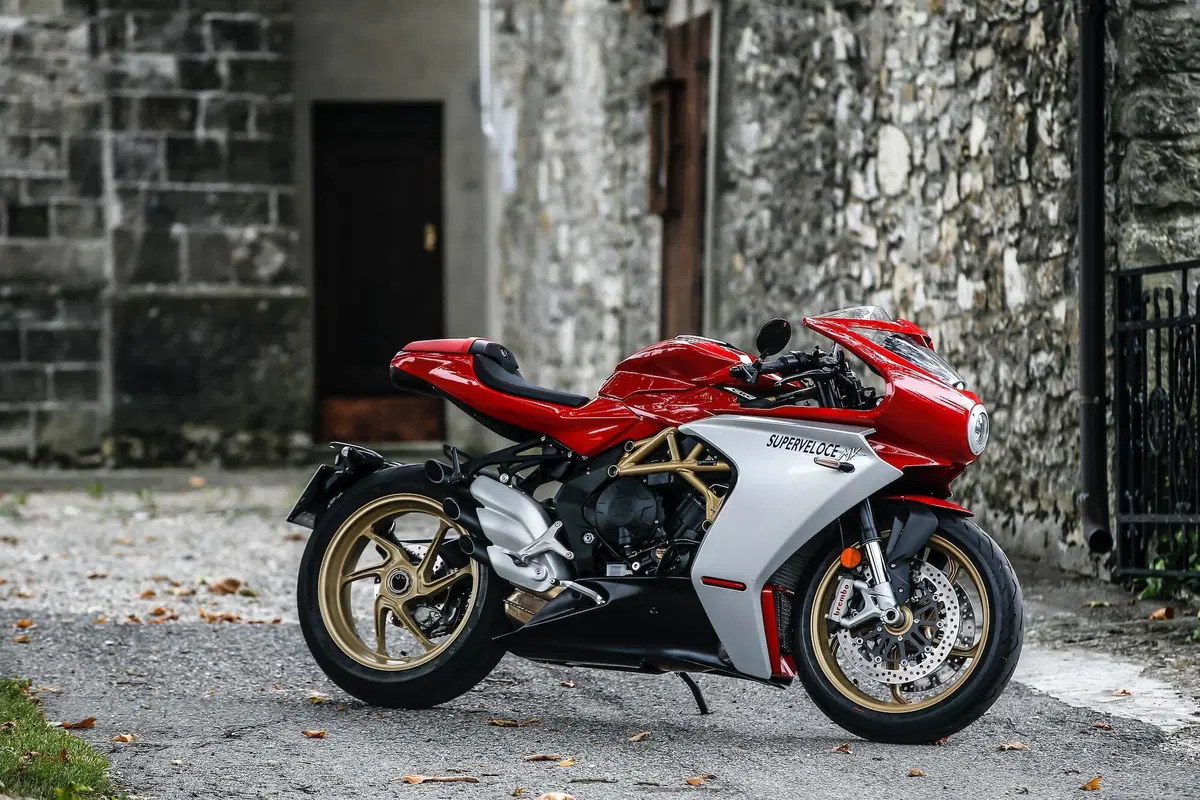 MV Agusta Superveloce 800 test. Paradosso temporale (14)