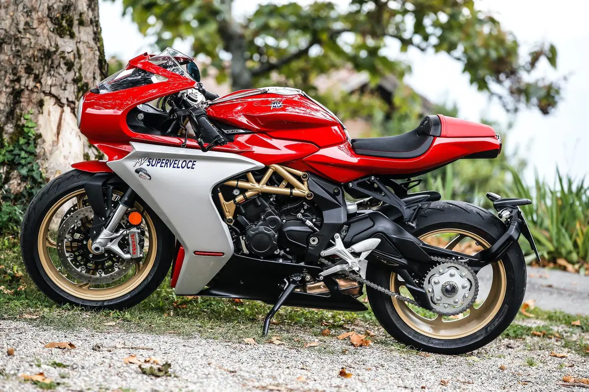 MV Agusta Superveloce 800 test. Paradosso temporale (15)