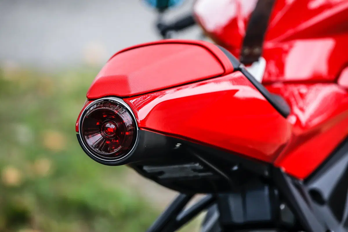 MV Agusta Superveloce 800 test. Paradosso temporale (17)